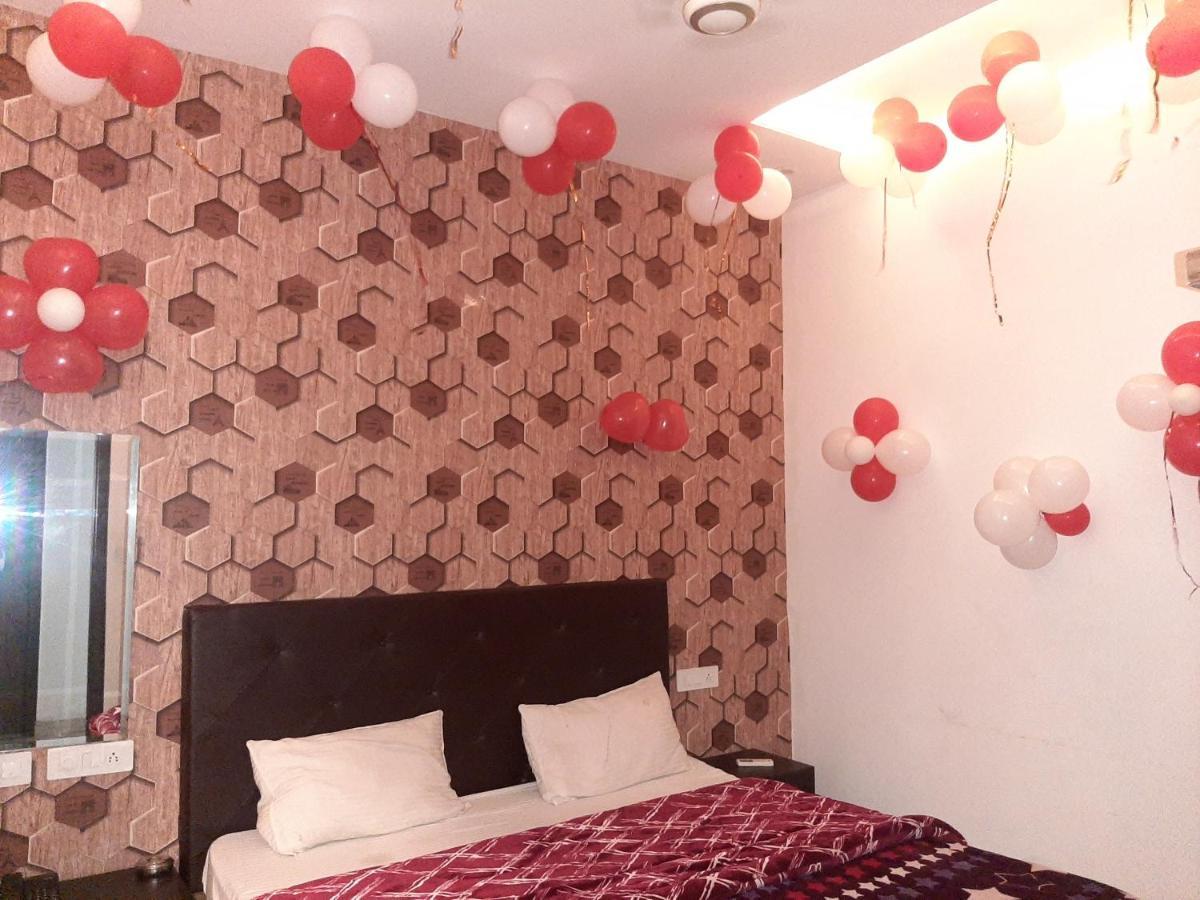 Hotel Hollywood Zirakpur Exterior photo