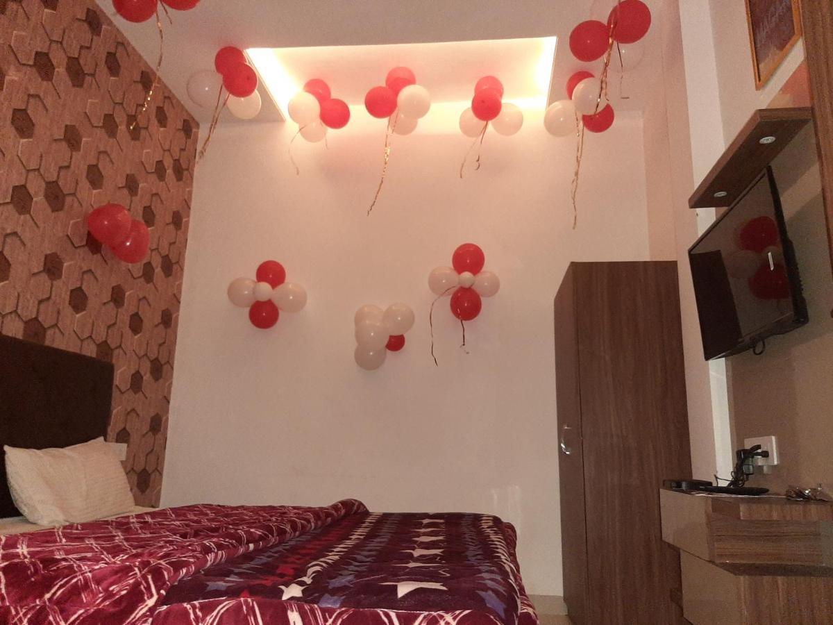 Hotel Hollywood Zirakpur Exterior photo
