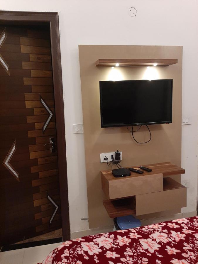 Hotel Hollywood Zirakpur Exterior photo